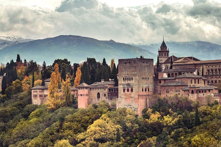 Granada: Alhambra, Cathedral, Royal Chapel and Albayzin tour - Getting into the Alhambra: Nasrid Palaces, Alcazaba, and Generalife gardens