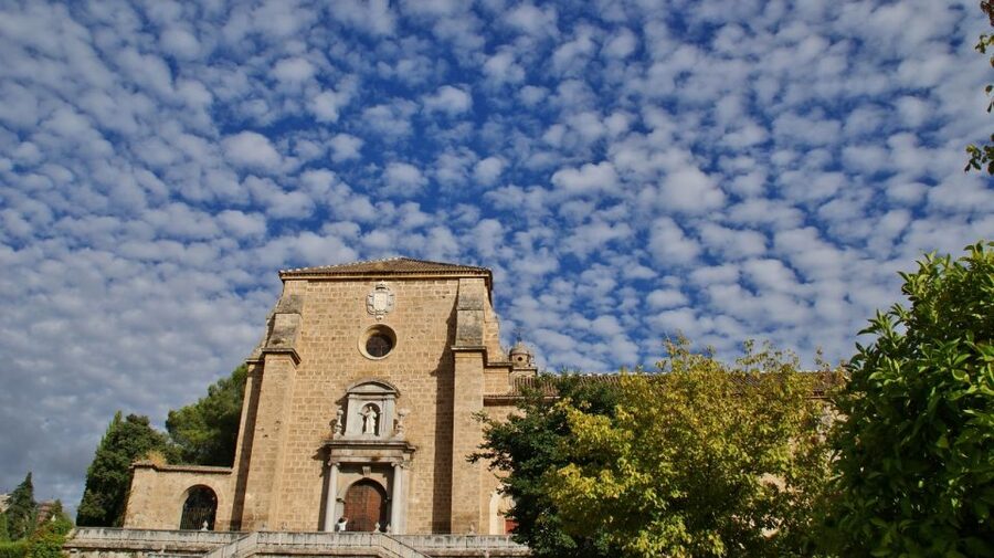 Granada: Alhambra, Cathedral & Royal Chapel Tour w/ Tickets - Personal, intimate guiding, with real-world pacing