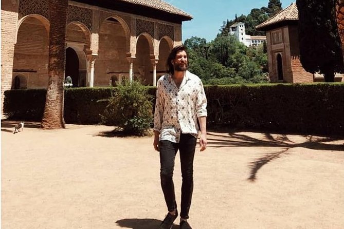 Granada: Alhambra Comlex + Nasrid Palaces + Alcazaba Guided Tour - Generalife Gardens: the break you actually need