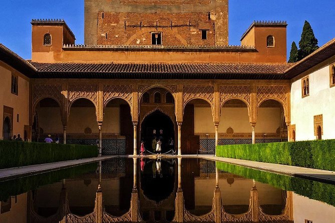 Granada: Alhambra Comlex + Nasrid Palaces + Alcazaba Guided Tour - What to bring, and what gets you stopped at security