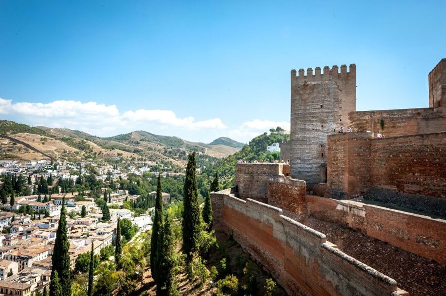 Granada: Alhambra Complex Guided Tour Options - Entering the Alhambra Complex: How the Guide Helps You Make Sense of It