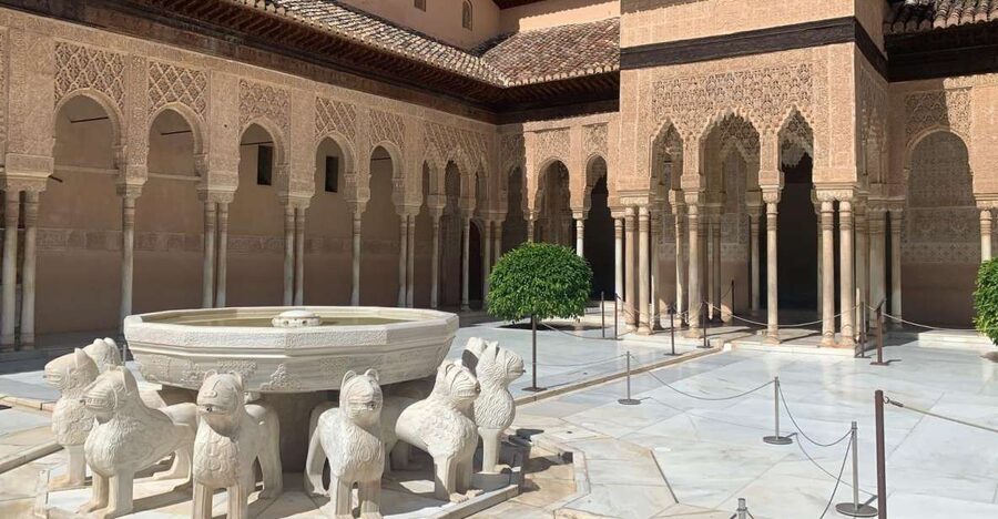 Granada: Alhambra Complex Guided Tour with Ticket - Key highlights to look for