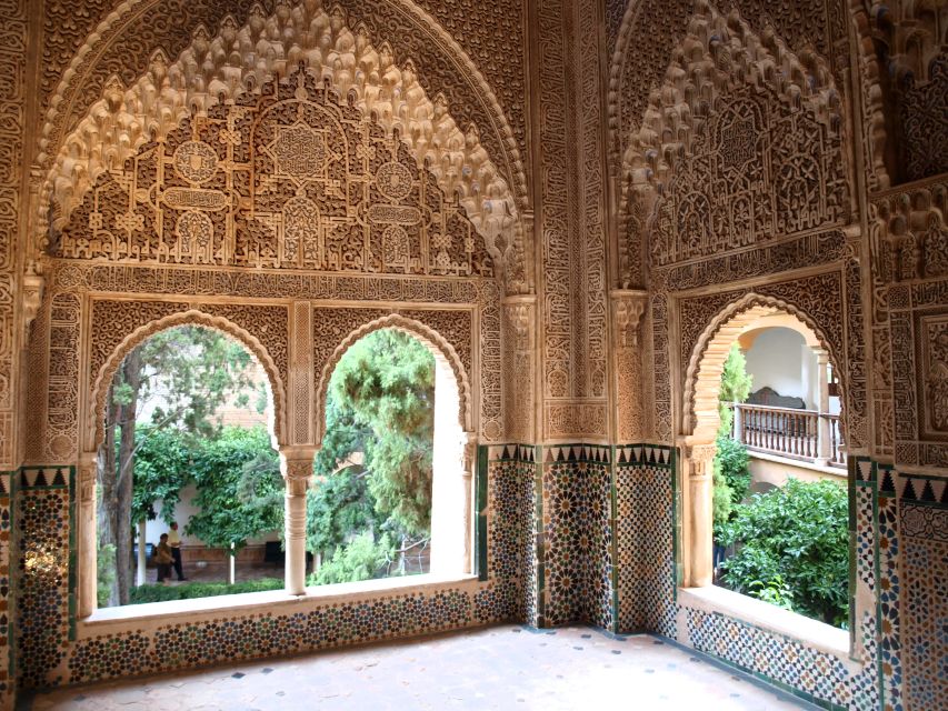 Granada: Alhambra Complex Guided Tour with Ticket - Why a guided Alhambra route is worth it in 3 hours