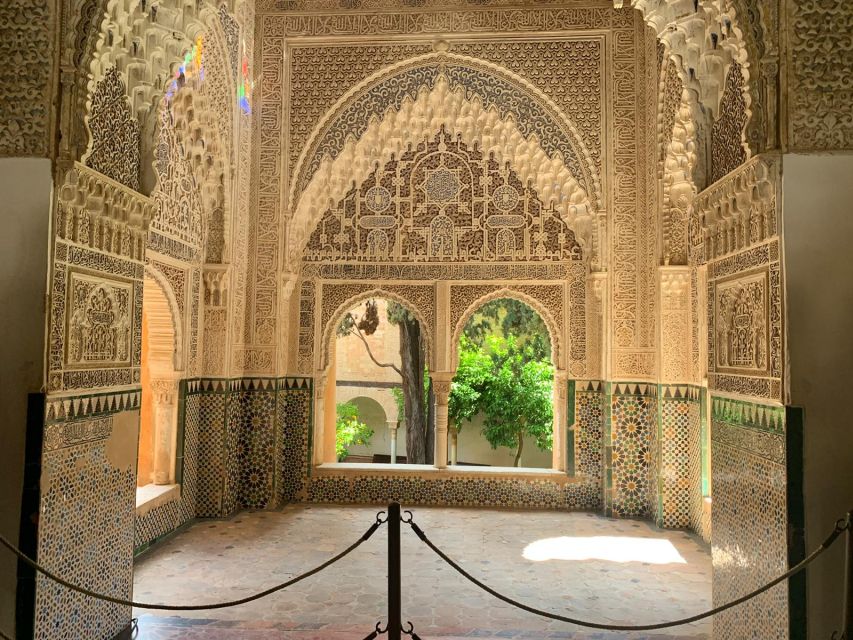Granada: Alhambra Complex Guided Tour with Ticket - Access Pavilion meet-up: orange umbrella, fixed time, zero waiting