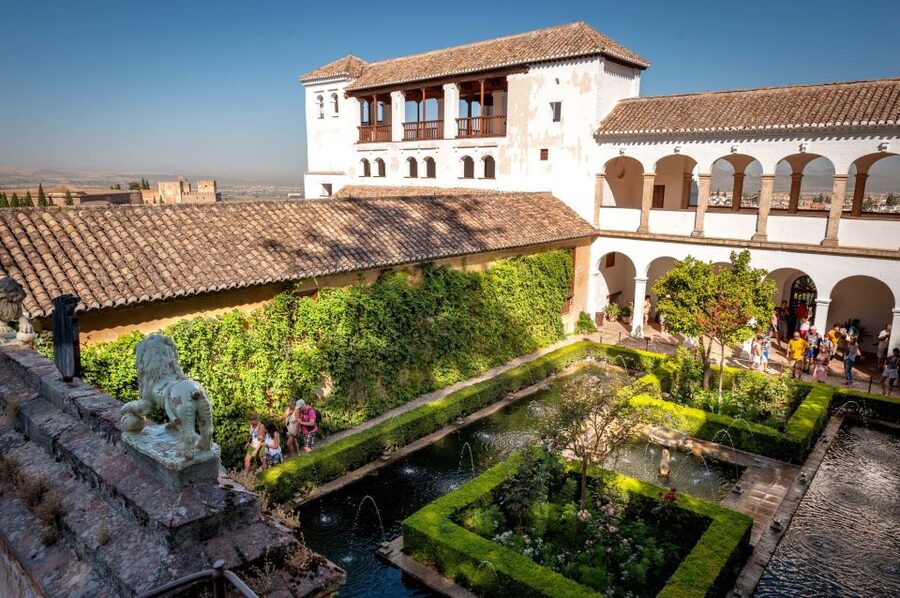 Granada: Alhambra Entry Ticket with Audio Guide - Using Your Audio Guide for Granada City-Center Stops