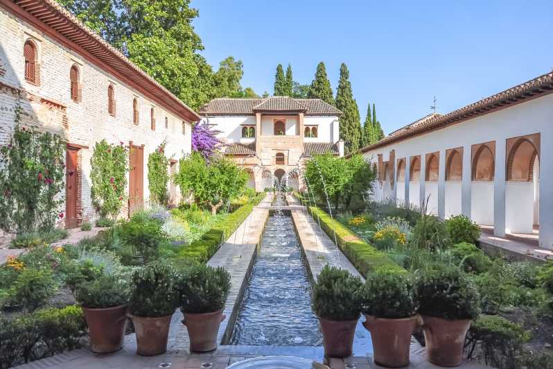 Granada: Alhambra Gardens and Generalife Ticket - Alcazaba Fortifications: Sand-Colored Turrets and Military Walls