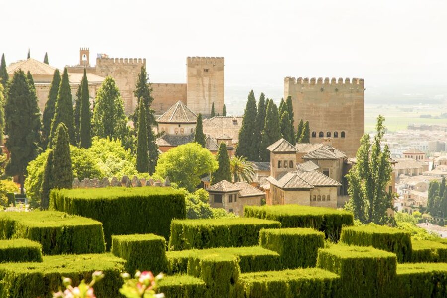 Granada: Alhambra Gardens, Generalife & Alcazaba Guided Tour - Generalife Lower Gardens: fountains, flowers, and easier pacing