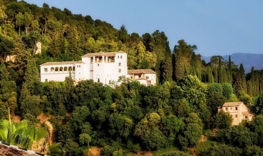 Granada: Alhambra Gardens, Generalife & Alcazaba Guided Tour - Price value: why $58 can feel fair here