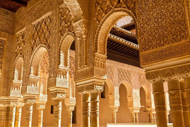 Granada: Alhambra & Gardens Tour w/Nasrid Palaces Option - Why the Alhambra feels manageable with a guide