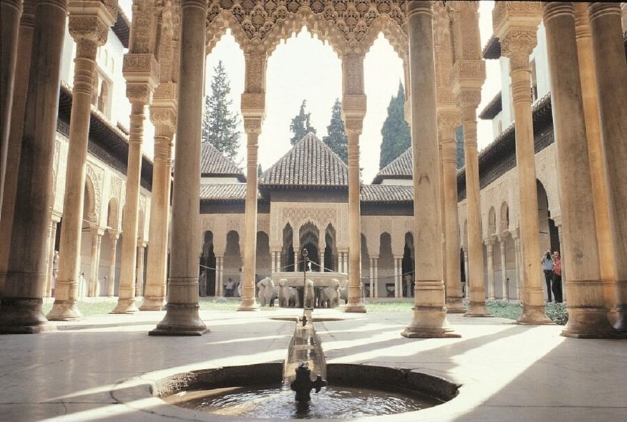 Granada: Alhambra, Generalife & Albaicin Private Tour - Albaicín transition: from palace walls to steep, human streets