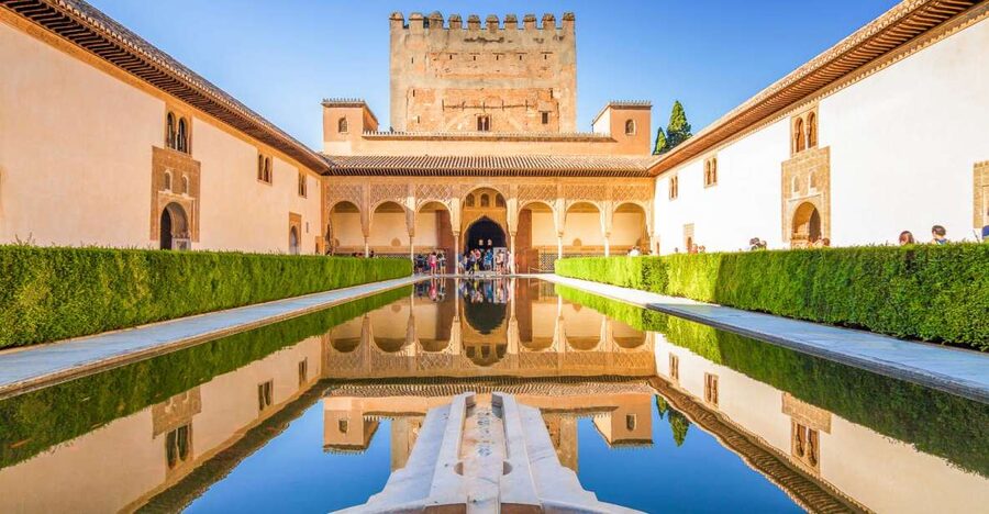 Granada: Alhambra, Generalife & Albaicin Private Tour - Lunch break and pacing: a big deal on a long day
