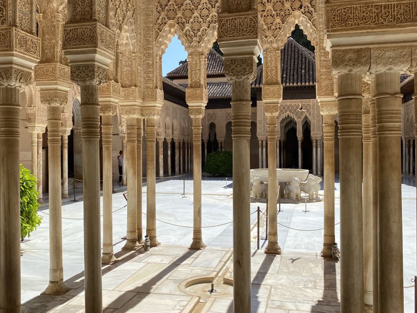 Granada: Alhambra & Generalife Fast-Track Guided Tour - The Nasrid Palaces route: Mexuar to Comares