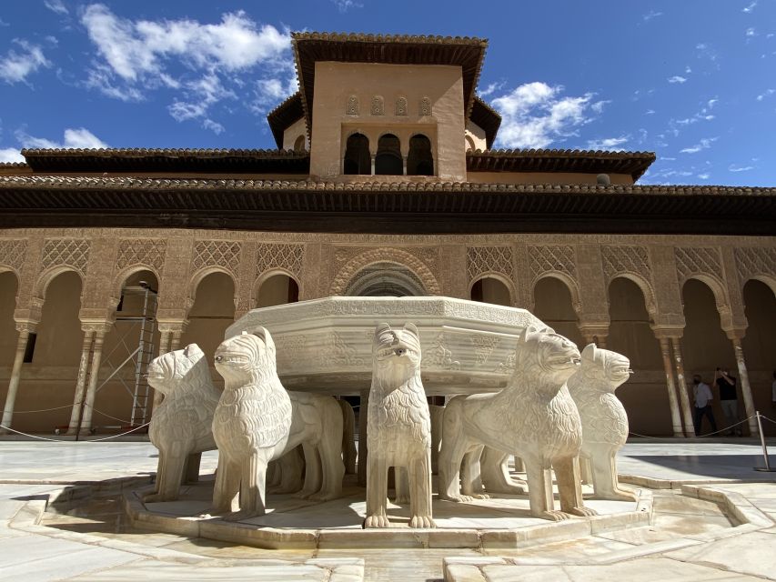 Granada: Alhambra & Generalife Fast-Track Guided Tour - Court of Lions details you can actually spot