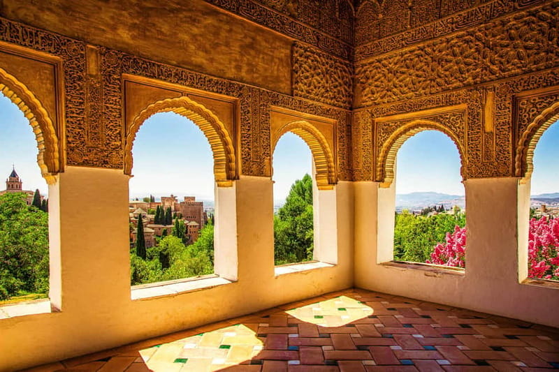 Granada: Alhambra, Generalife & Nasrid Palaces Guided Tour - Palace of Charles V, the Renaissance contrast you should not miss