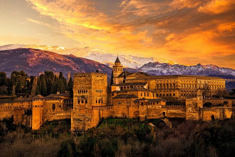 Granada: Alhambra, Generalife & Nasrid Palaces Guided Tour - Puerta del Vino and a shortcut through the site’s flow