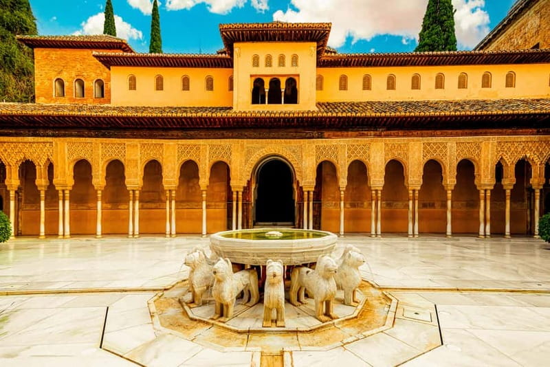 Granada: Alhambra, Generalife & Nasrid Palaces Guided Tour - Small-group pacing, headsets, and why the 2.5 hours works