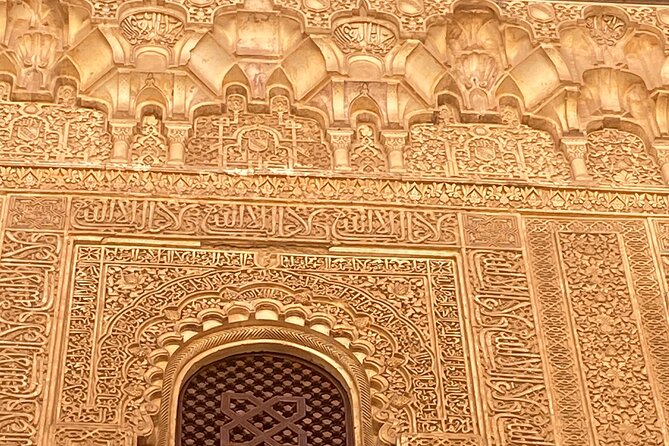 Granada Alhambra Group Tour includes Nazaries Palaces - La Alhambra and the Alcazaba Stop: A Short Finale with Big Perspective