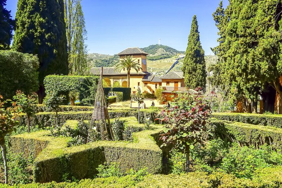 Granada: Alhambra Guided Tour and Arabian Bath and Massage - Nasrid Palaces (guided 1 hour): the heart of the detail