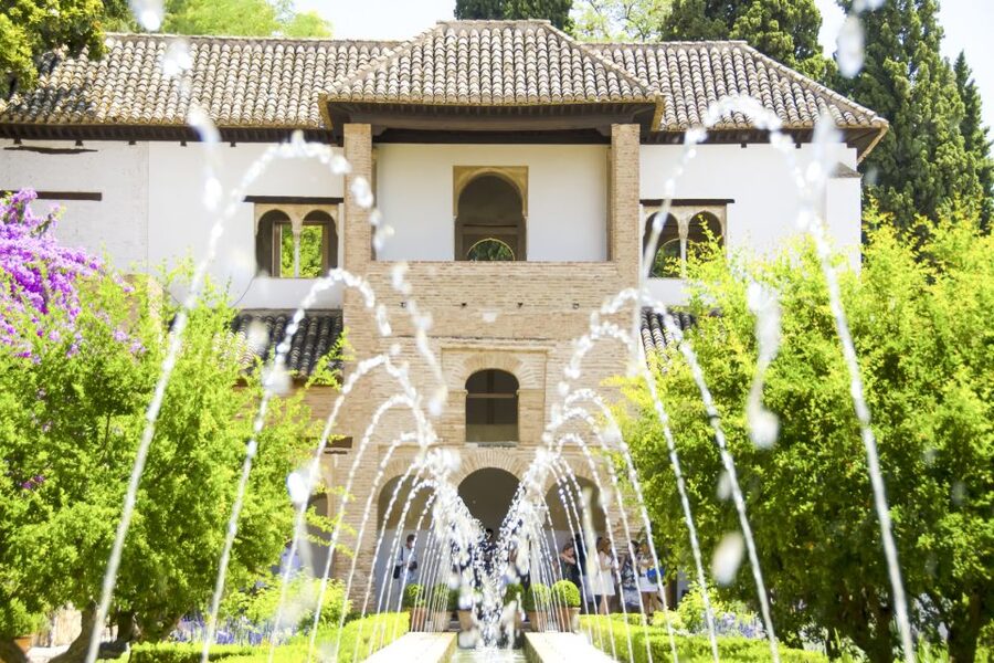 Granada: Alhambra Guided Tour and Arabian Bath and Massage - Alcazaba Fortress (guided 30 minutes): views and the feeling of scale