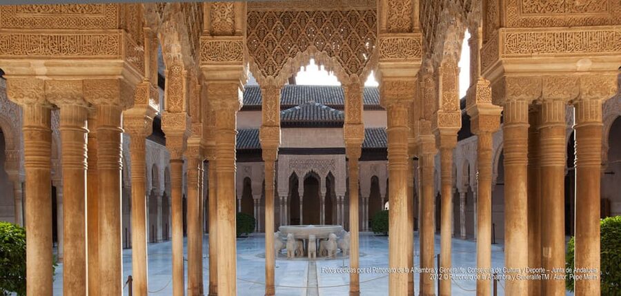 Granada: Alhambra Guided Tour and Flamenco Show - Sacromonte in Cueva Los Tarantos: what the flamenco night feels like