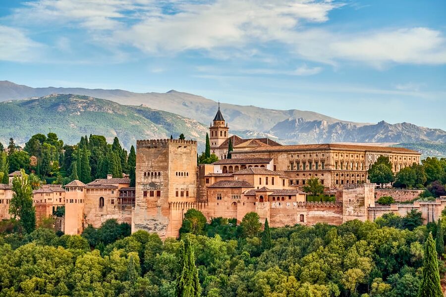 Granada: Alhambra Guided Tour and Flamenco Show - Price and value at $127: what you are paying for