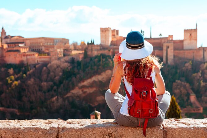 Granada: Alhambra Guided Tour including Nasrid Palaces - Generalife Gardens: calm terraces with real views