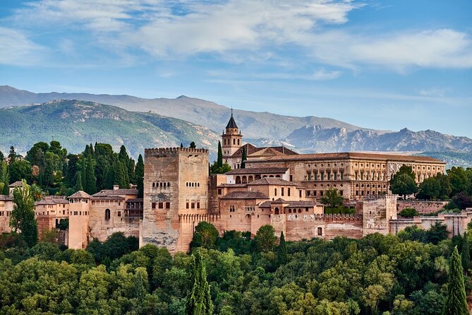 Granada: Alhambra Guided Tour including Nasrid Palaces - Getting started at the Alhambra Ticket Office on P.º de la Sabica