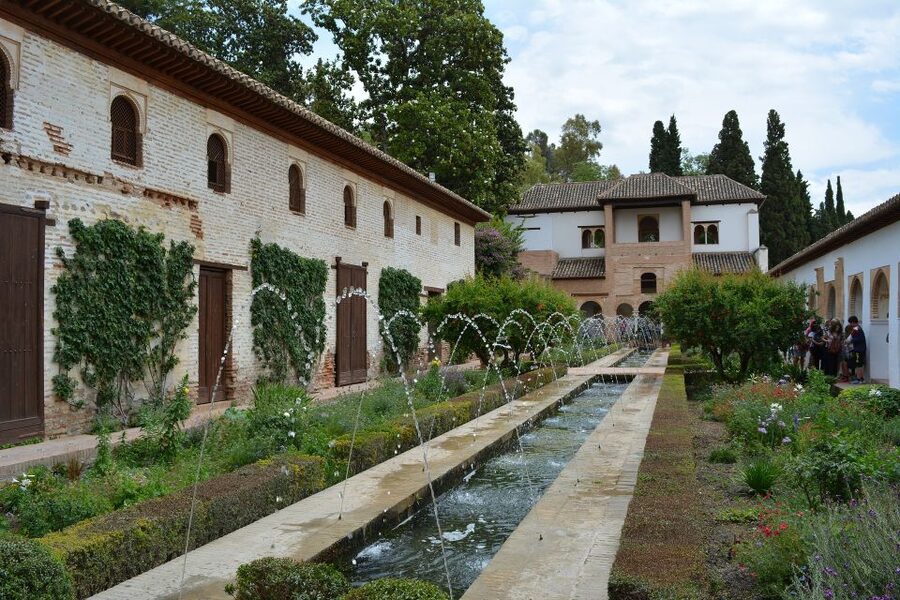 Granada: Alhambra Guided Tour w/ Nasrid Palaces & City Pass - Key points to know before you go