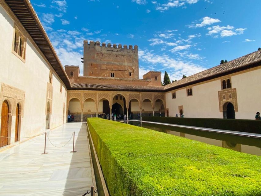 Granada: Alhambra Guided Tour with Nasrid Palaces - Alhambra in 3 hours, the smart way to see the big hits