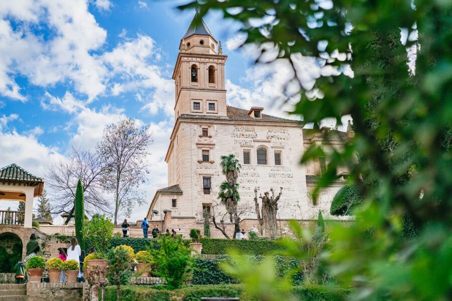 Granada: Alhambra Guided Tour with Nasrid Palaces & Gardens - Who this tour fits best, and who might skip it