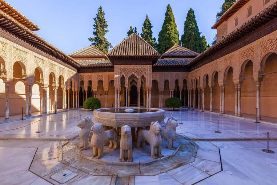 Granada: Alhambra Guided Tour with Nasrid Palaces & Gardens - Meeting at Alhambra and getting your bearings fast