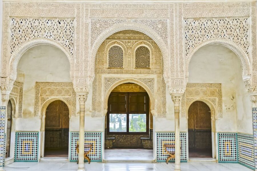 Granada: Alhambra, Nasrid, and Generalife Private Tour - Alcazaba views: fortress mood with Granada and the Darro River
