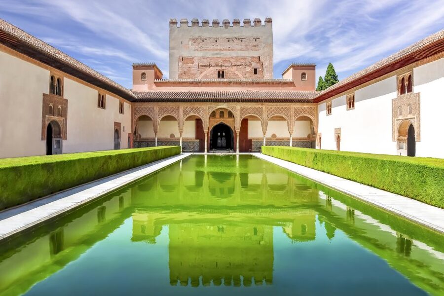 Granada: Alhambra, Nasrid, and Generalife Private Tour - Generalife gardens: the summer palace vibe, with water and calm