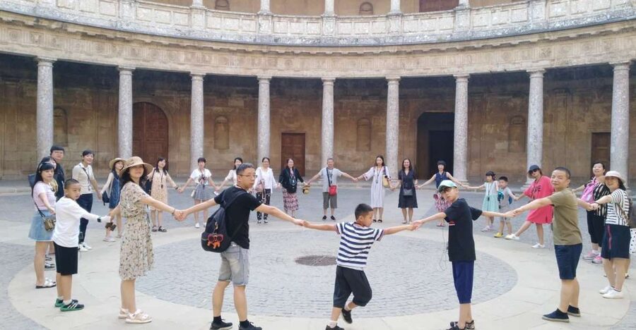Granada: Alhambra, Nasrid Palaces, & Generalife Guided Tour - Key things to know before you go