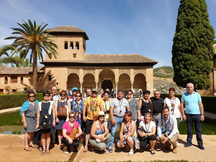 Granada: Alhambra, Nasrid Palaces, & Generalife Guided Tour - The Generalife gardens: where the pace slows down on purpose