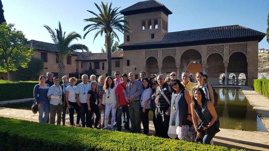 Granada: Alhambra, Nasrid Palaces, & Generalife Guided Tour - Where you meet, and how to avoid the first 15 minutes from going sideways