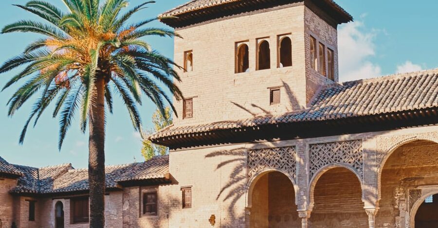Granada: Alhambra & Nasrid Palaces Small Group Guided Tour - Timing reality: a 3-hour tour that still leaves room