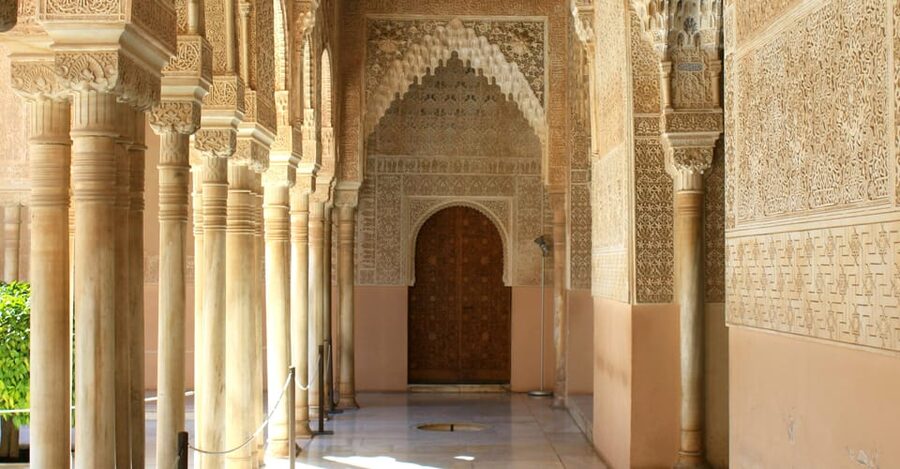 Granada: Alhambra & Nasrid Palaces Small Group Guided Tour - Price and value: why 117 dollars can make sense