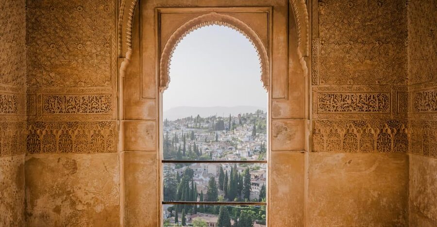 Granada: Alhambra & Nasrid Palaces Small Group Guided Tour - Meeting point, separate entrance, and the first time-saver