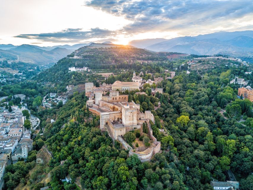 Granada: Alhambra & Nasrid Palaces Tour with Tickets - Key things I’d circle before you go