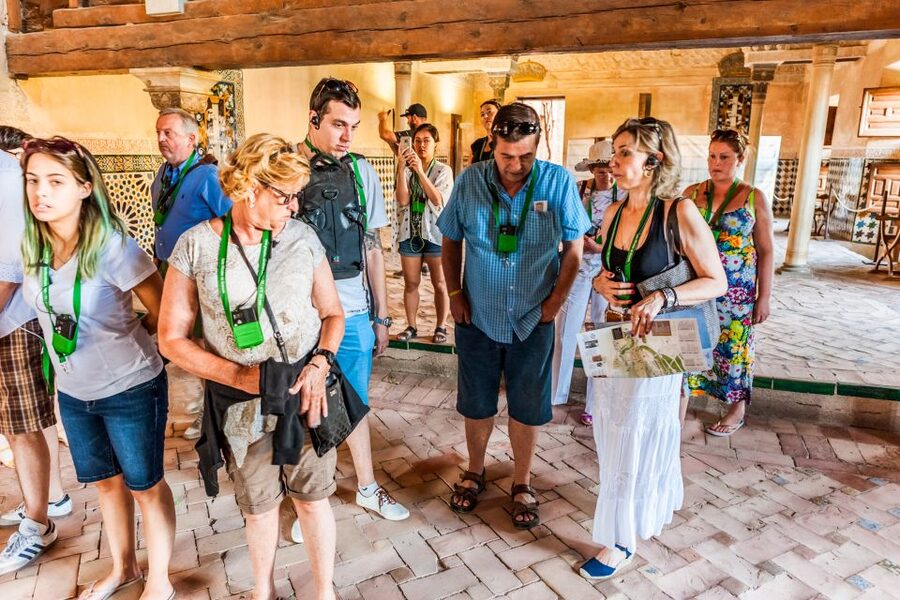 Granada: Alhambra & Nasrid Palaces Tour with Tickets - Priority Access: Why You Should Care About the First 30 Minutes