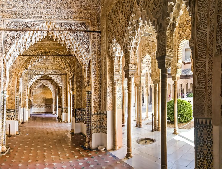 Granada: Alhambra & Nasrid Palaces Tour with Tickets - Nasrid Palaces: The Art Gets Personal When a Guide Connects It