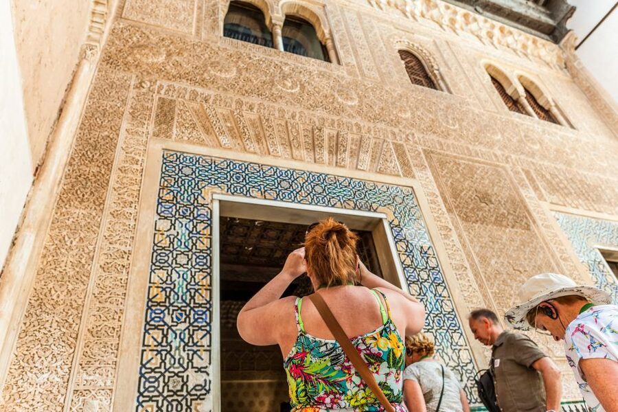 Granada: Alhambra & Nasrid Palaces Tour with Tickets - Palace of Charles V: A Quick Contrast Stop That Matters
