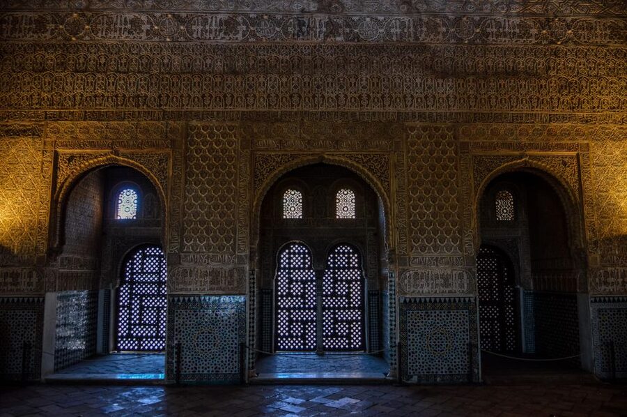 Granada: Alhambra Night Visit Entry Ticket - Photo, selfie, and phone rules inside the Nasrid Palaces