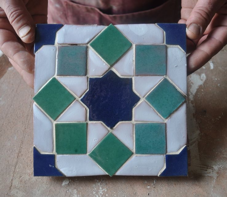 Granada: "Alhambra´s Craft Workshop" - Marquetry chessboard concepts and the optional glazing charge