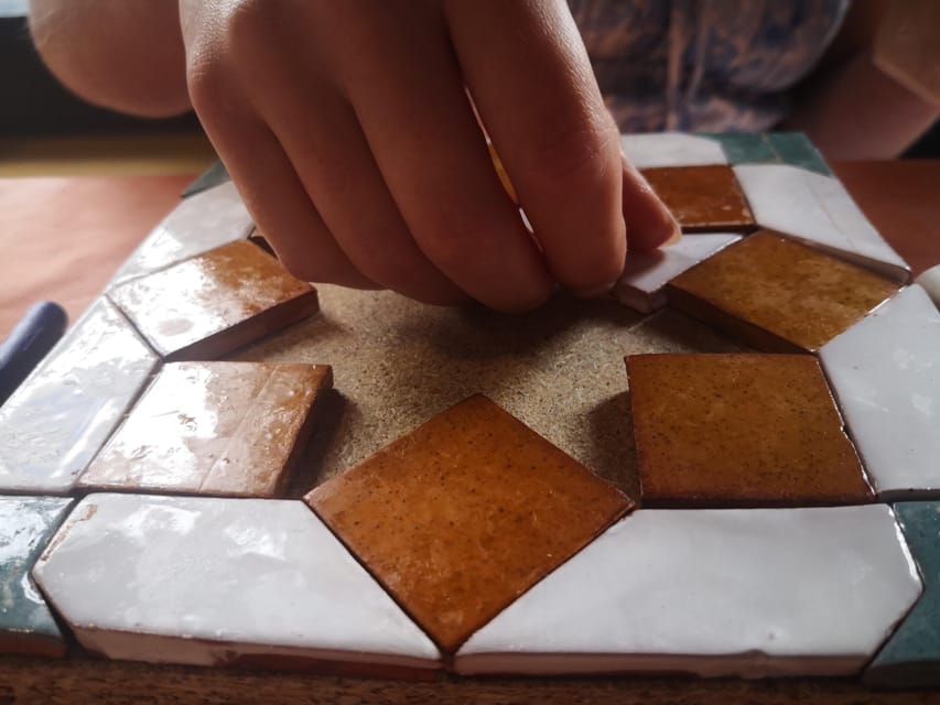Granada: "Alhambra´s Craft Workshop" - Fred in the room: teaching style, patience, and keeping it fun