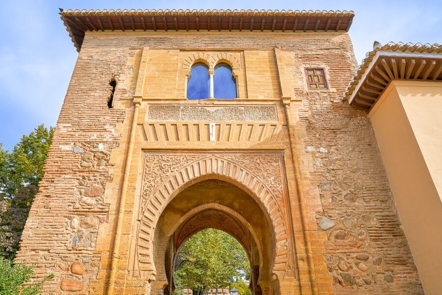 Granada: Alhambra Small Group Tour with Nasrid Palaces - Why the Alhambra feels different with an official guide