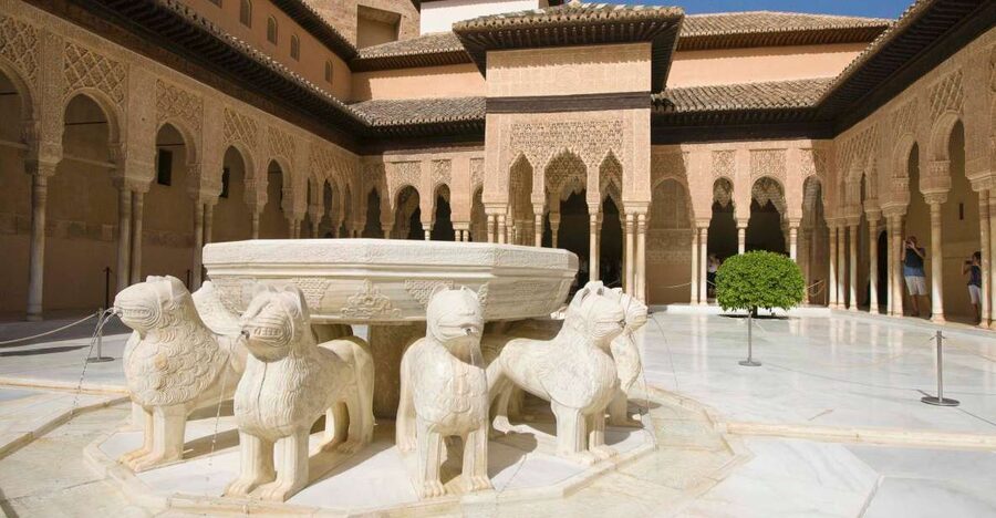 Granada: Alhambra Small Group Tour with Nasrid Palaces - Generalife gardens: where the water stories click