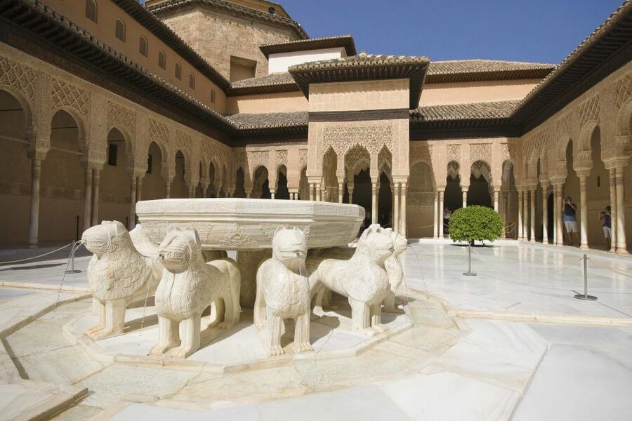 Granada: Alhambra Small Group Tour with Nasrid Palaces - Alcazaba fortress: views plus the meaning of defense