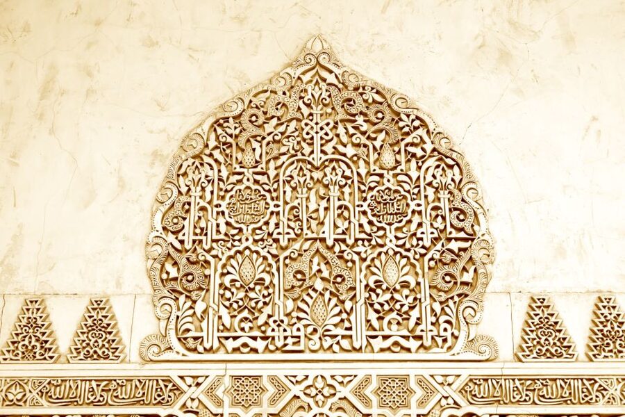 Granada: Alhambra Small Group Tour with Nasrid Palaces - Entering the complex: skip the line, then get your bearings